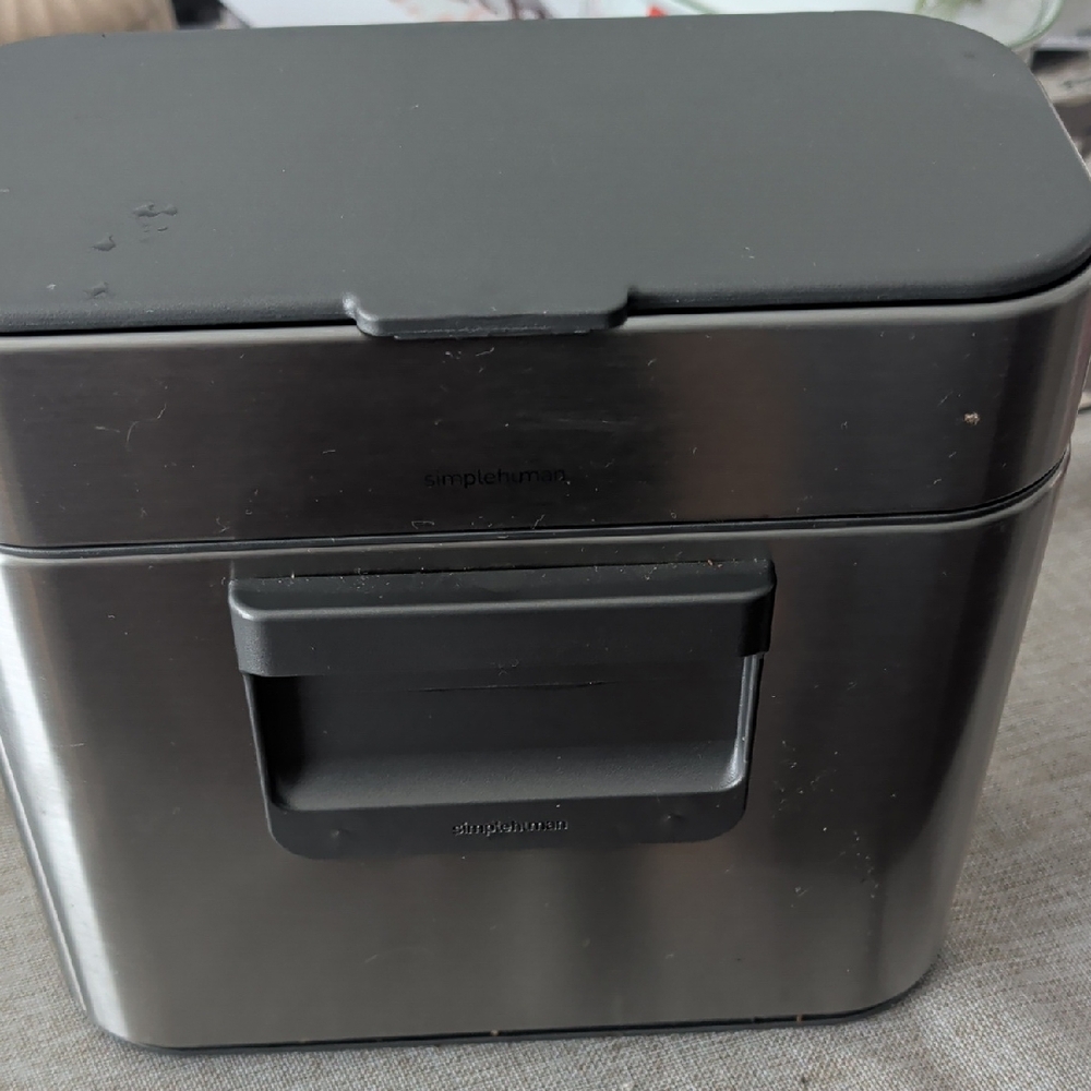Simple human Stainless Steel Counter Bucket